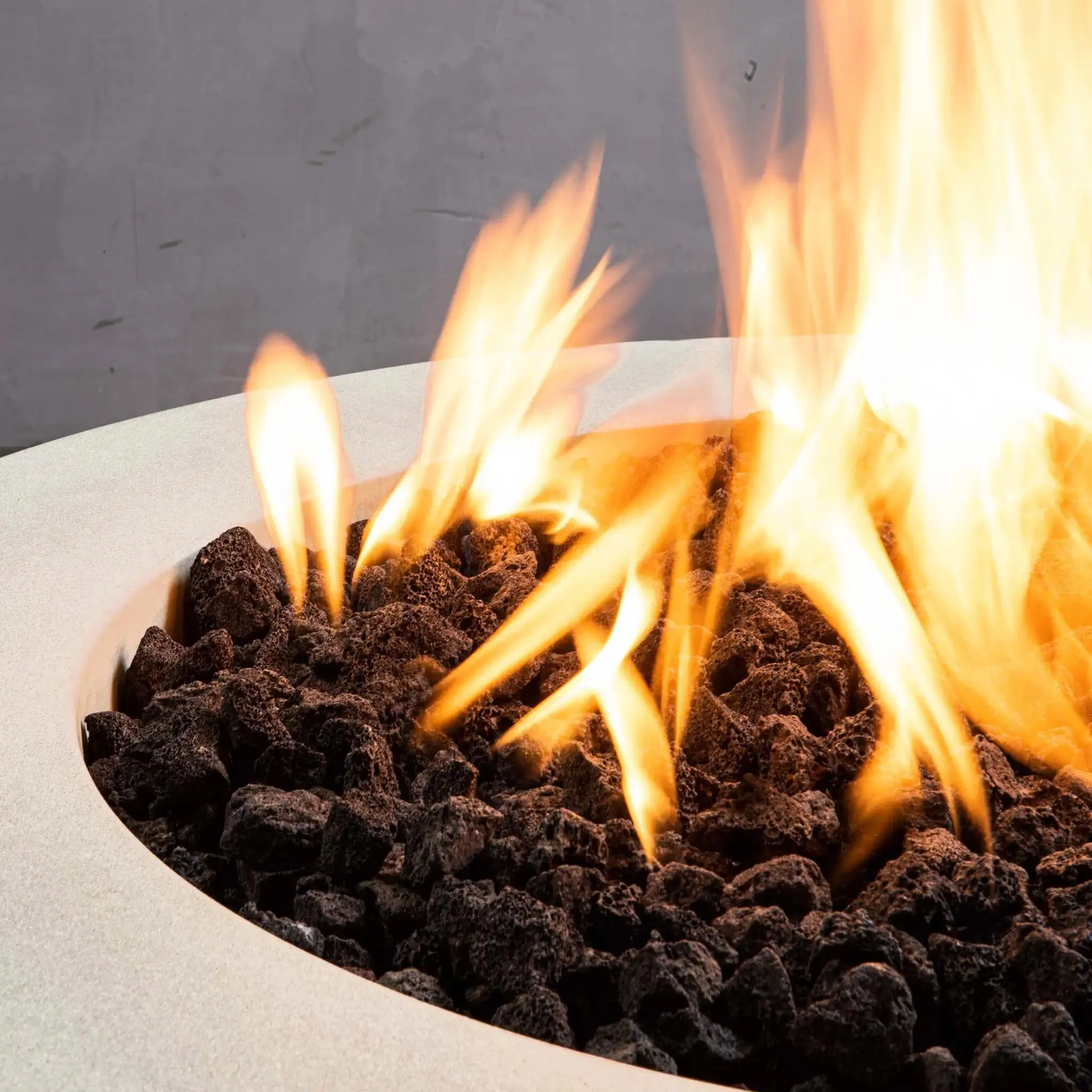 Gravity 36" W White Round Concrete Match Lit Natural Gas Fire Pit - SD-FP-GRAV-3616-WHT-ML by Starfire Designs