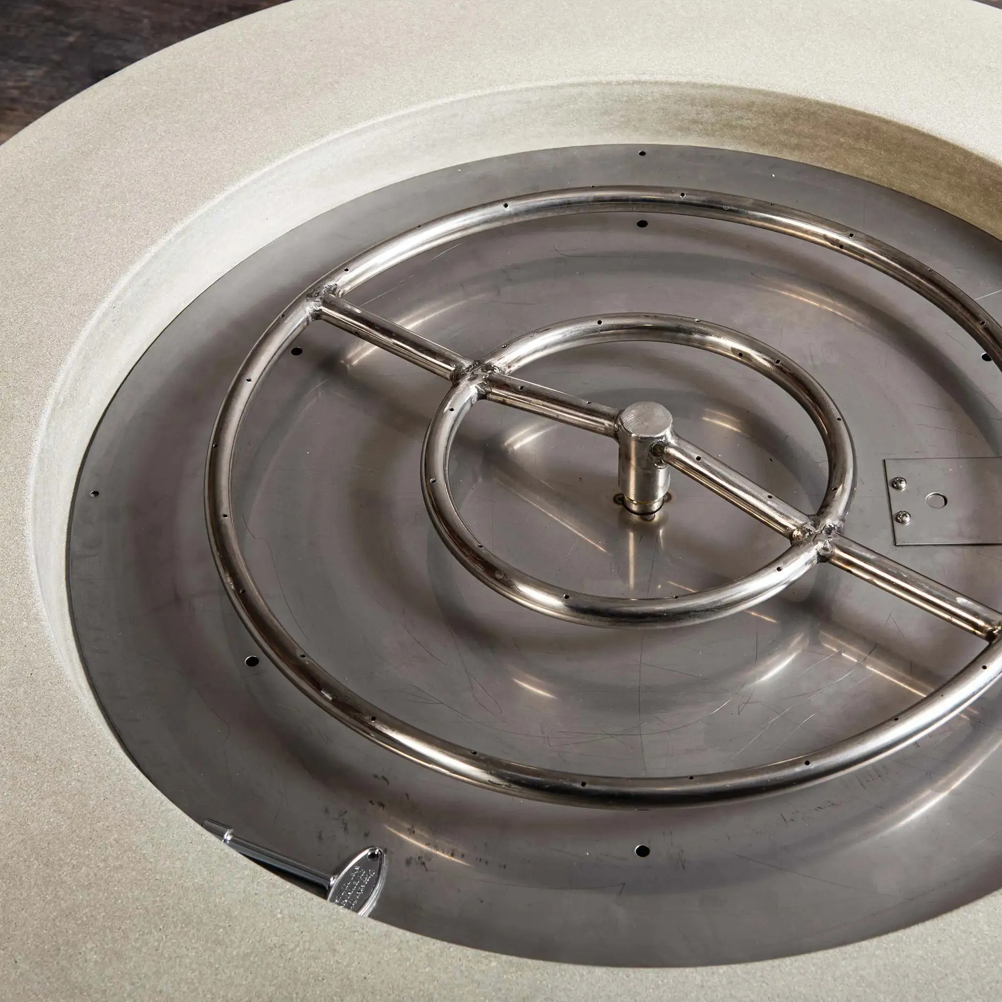 Gravity 36" W White Round Concrete Match Lit Natural Gas Fire Pit - SD-FP-GRAV-3616-WHT-ML by Starfire Designs