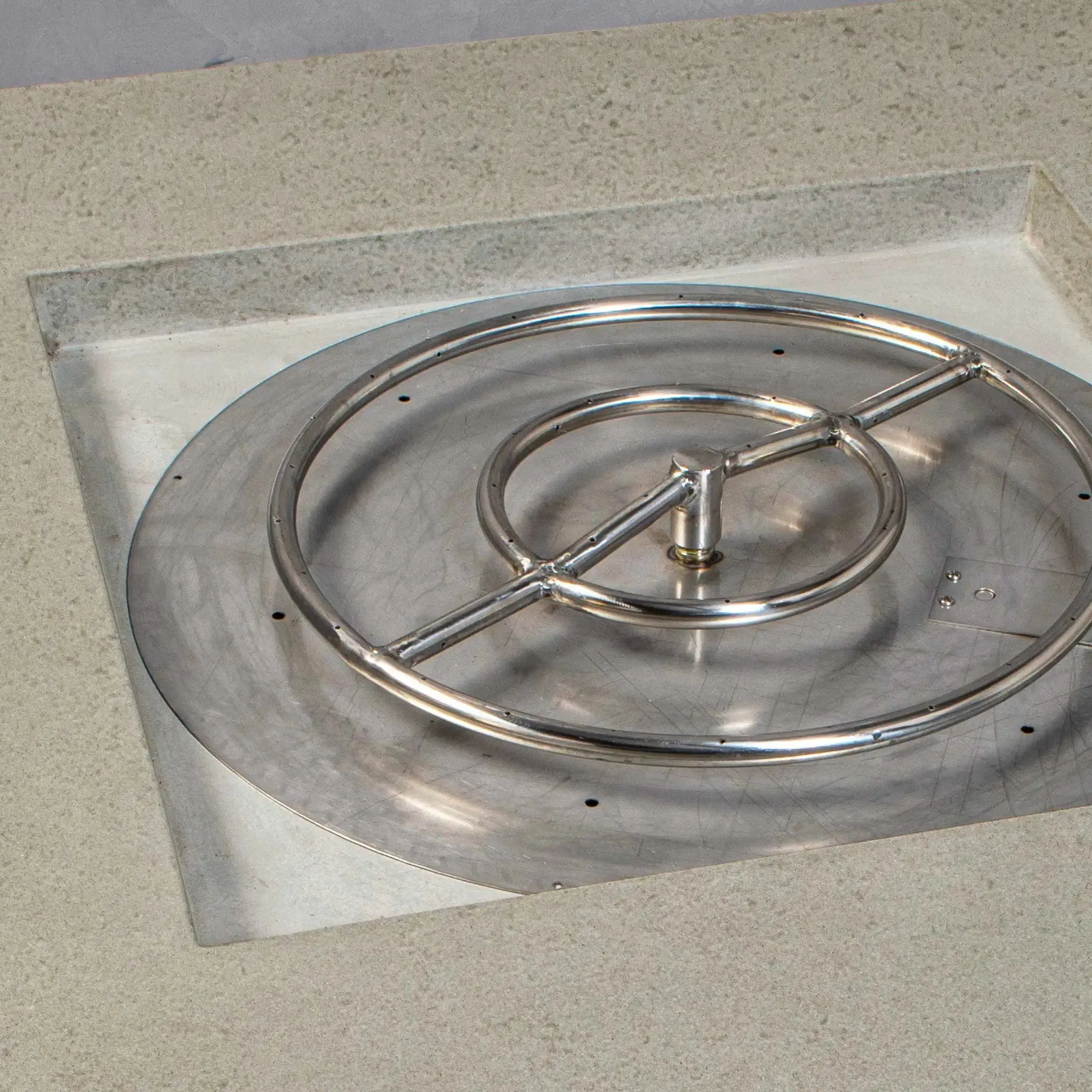 Gravity - Rustic 36" W Beige Square Concrete PowerGlow Electronic Ignition Natural Gas Fire Pit - SD-FP-TRAV-363616-BEIG-POWERGLOW-NG by Starfire Designs