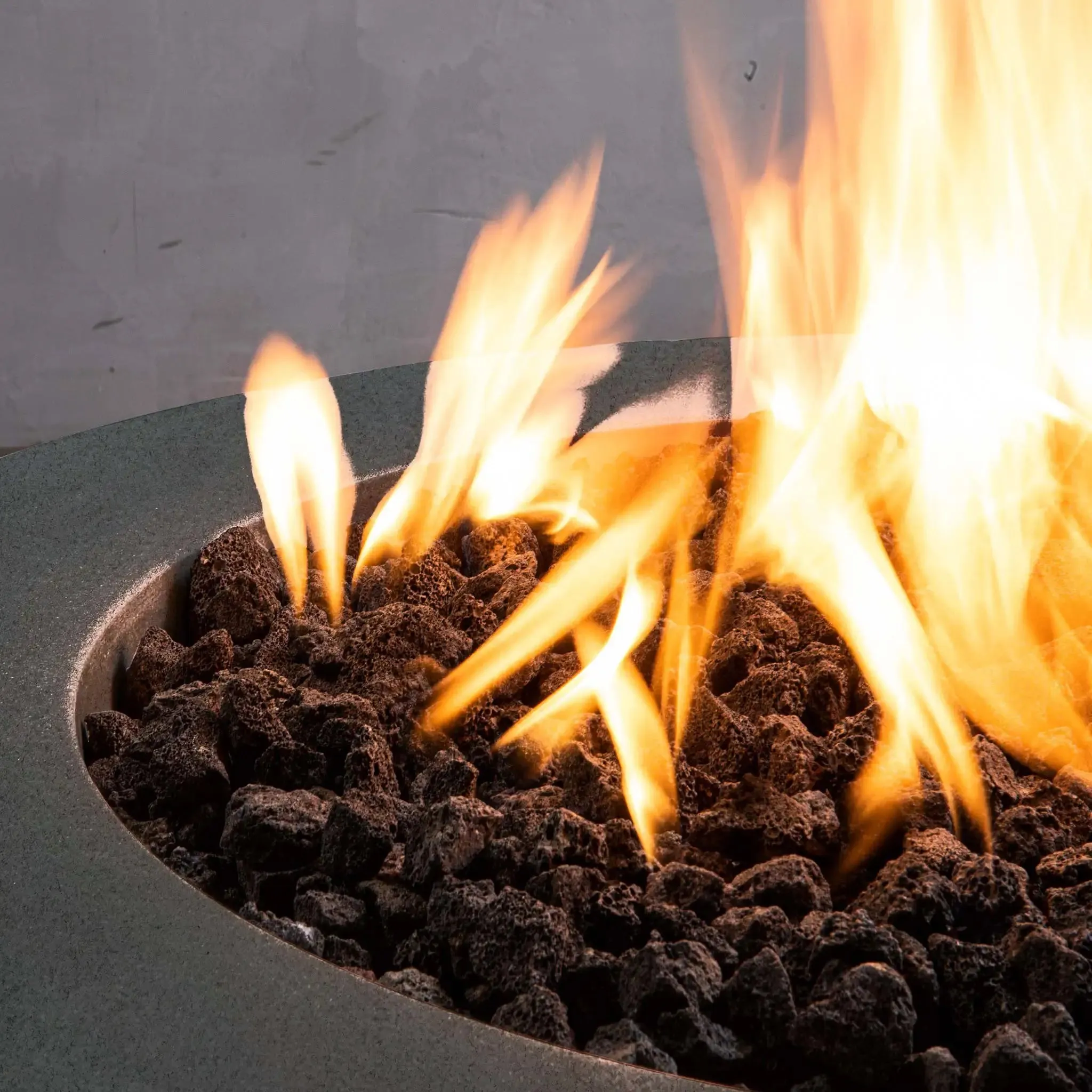 Gravity - Rustic 36" W Graphite Round Concrete Match Lit Natural Gas Fire Pit - SD-FP-TRAV-3616-GRPH-ML by Starfire Designs