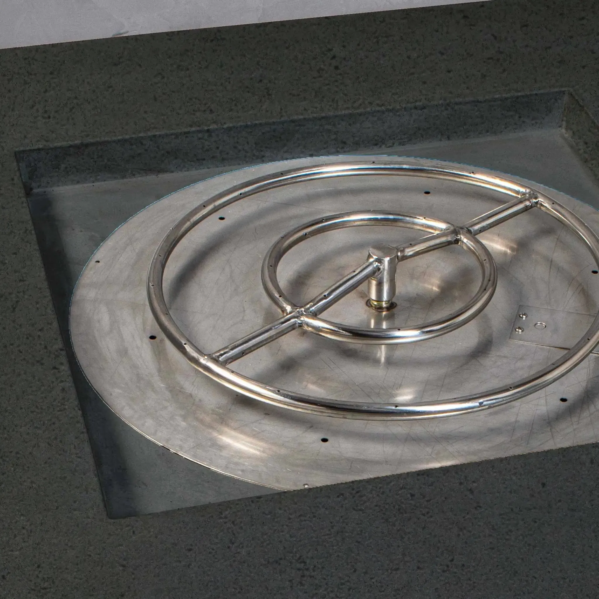 Gravity - Rustic 36" W Graphite Square Concrete CSA Electronic Ignition High/Low Natural Gas Fire Pit - SD-FP-TRAV-363616-GRPH-ELECCSAHL-NG by Starfire Designs