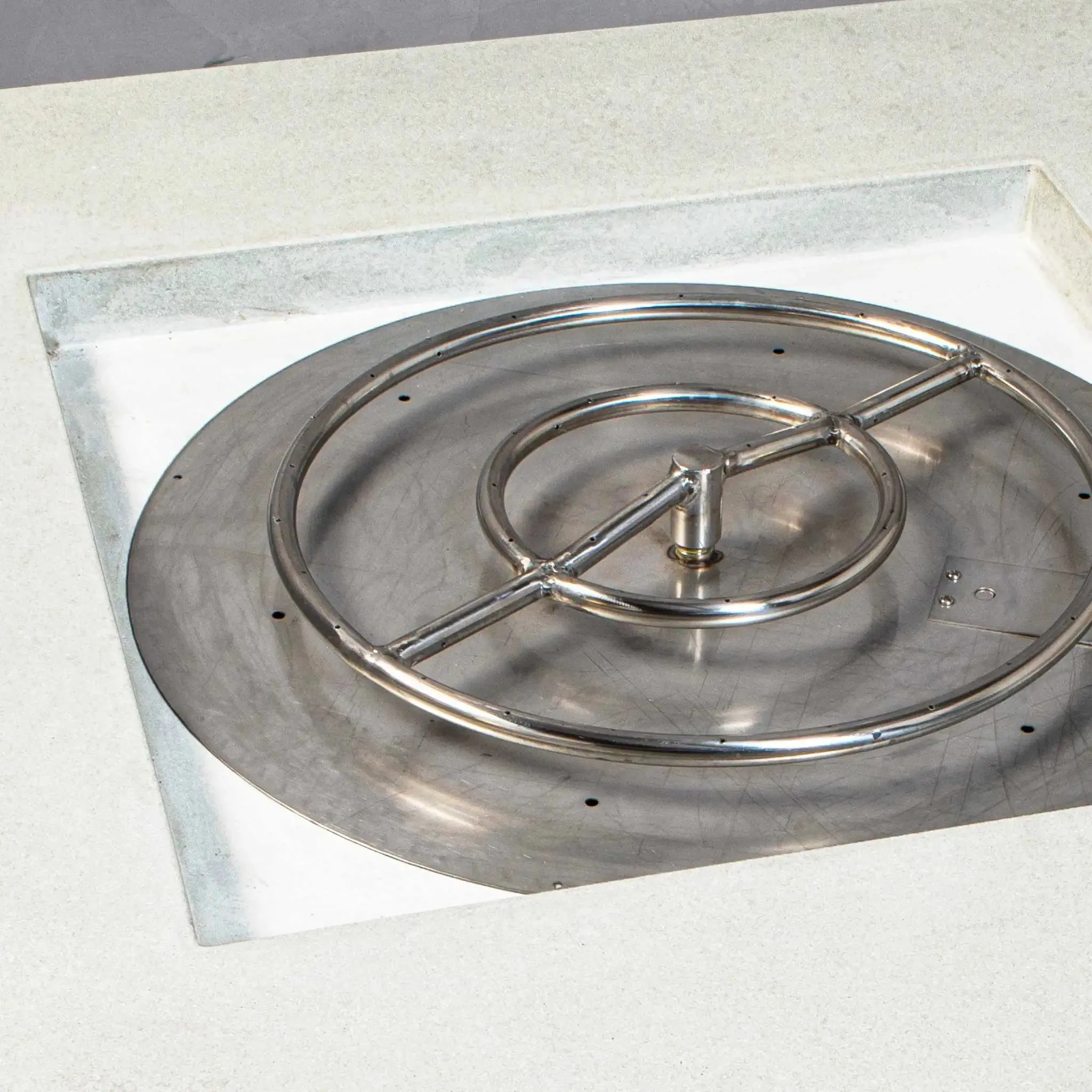 Gravity - Rustic 36" W White Square Concrete CSA Electronic Ignition High/Low Natural Gas Fire Pit - SD-FP-TRAV-363616-WHT-ELECCSAHL-NG by Starfire Designs
